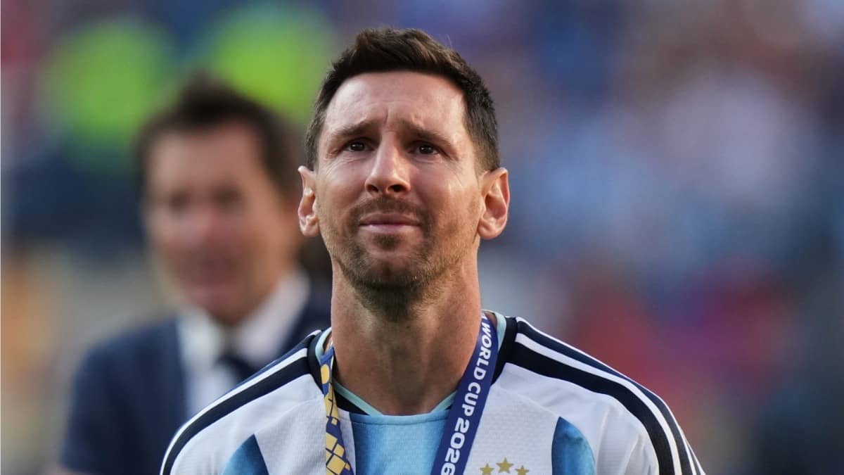 Lionel Messi breaks down in tears