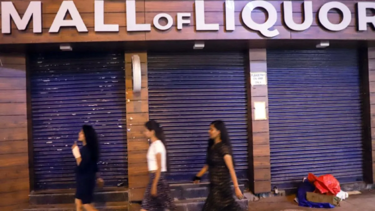 Liquor Shops to Close by 8 pm Over Weekend Amid Student Protest at Jantar Mantar Liquor Shops to Close by 8 pm Over Weekend Amid Student Protest at Jantar Mantar