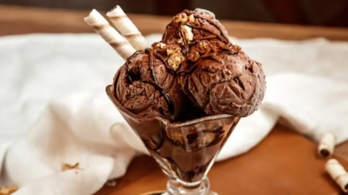 Live Rats, Houseflies, Expired Items: FDA Suspends License of Mumbai's Iconic Rustom Ice Cream Parlour, Outlet Shut Live Rats, Houseflies, Expired Items: FDA Suspends License of Mumbai's Iconic Rustom Ice Cream Parlour, Outlet Shut