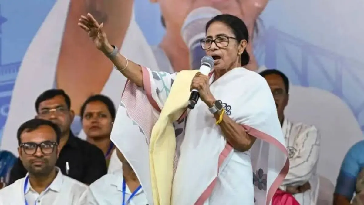 हाउस अरेस्ट के आरोपों के बीच ममता बनर्जी के लिए हाई कोर्ट से आई अच्छी खबर, बारुईपुर रेप और मर्डर केस पर रैली करने की मिली इजाजत Mamata Banerjee Rally