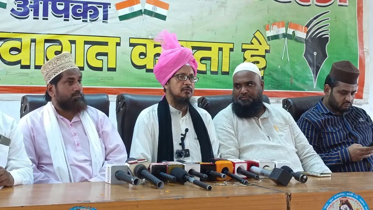 राम मंदिर से बड़ा घोटाला UP के मस्जिदों-दरगाहों में, अरबों-खरबों का हुआ खेल..., आजम और अखिलेश का नाम लेकर बरेली के मौलाना ने लिखा CM योगी को खत maulana shahabuddin razvi barelvi alleges billion dollar scam in waqf board bigger than ram mandir demands cm yogi probe