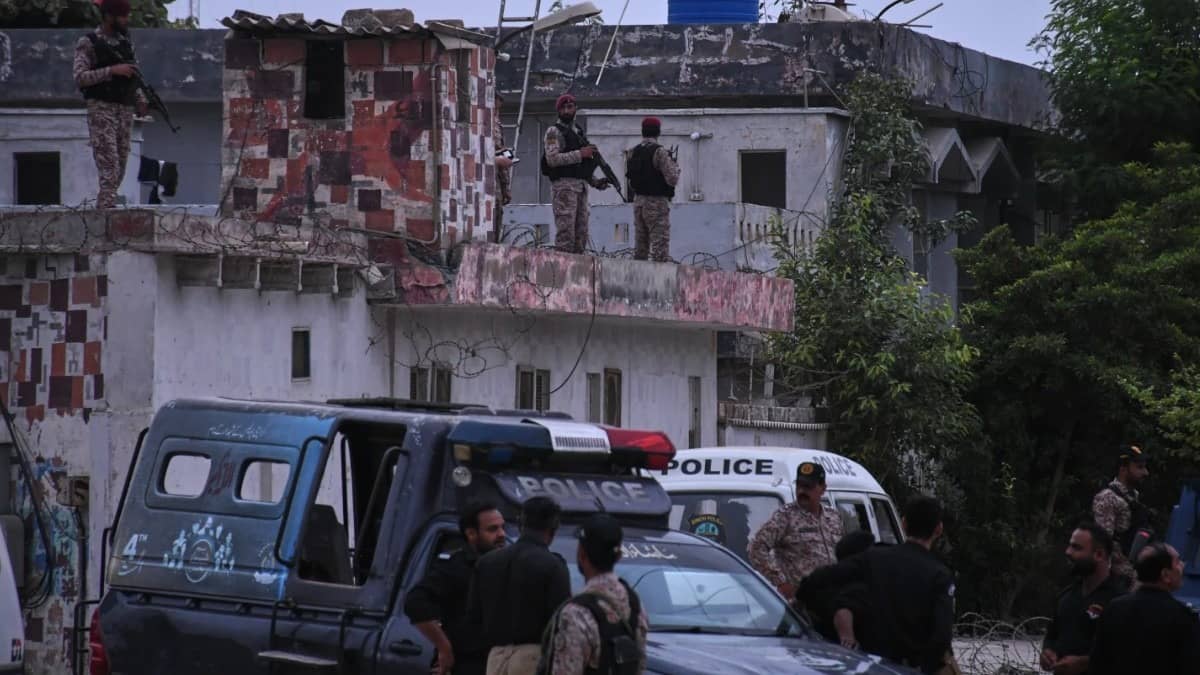 Militants Attack Pakistan Police Post, Killing 9 Officers