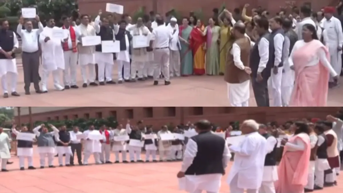 PM आवास पर राहुल गांधी के धरने के बाद संसद परिसर में आमने-सामने टकराए NDA और विपक्ष, एक-दूसरे के खिलाफ जमकर की नारेबाजी- VIDEO Opposition and NDA MPs stage protest at Makar Dwar inside the Parliament premises ahead of monsoon session Day 4 proceedings