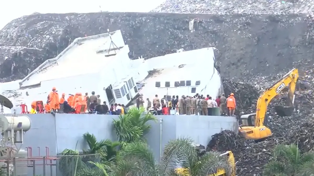 BREAKING: पुणे में बड़ा हादसा, मोशी इलाके में ढही इमारत; 15-16 लोग मलबे में दबे, NDRF-राहत टीम मौके पर मौजूद पिंपरी-चिंचवाड़ के मोशी इलाके में इमारत ढह गई