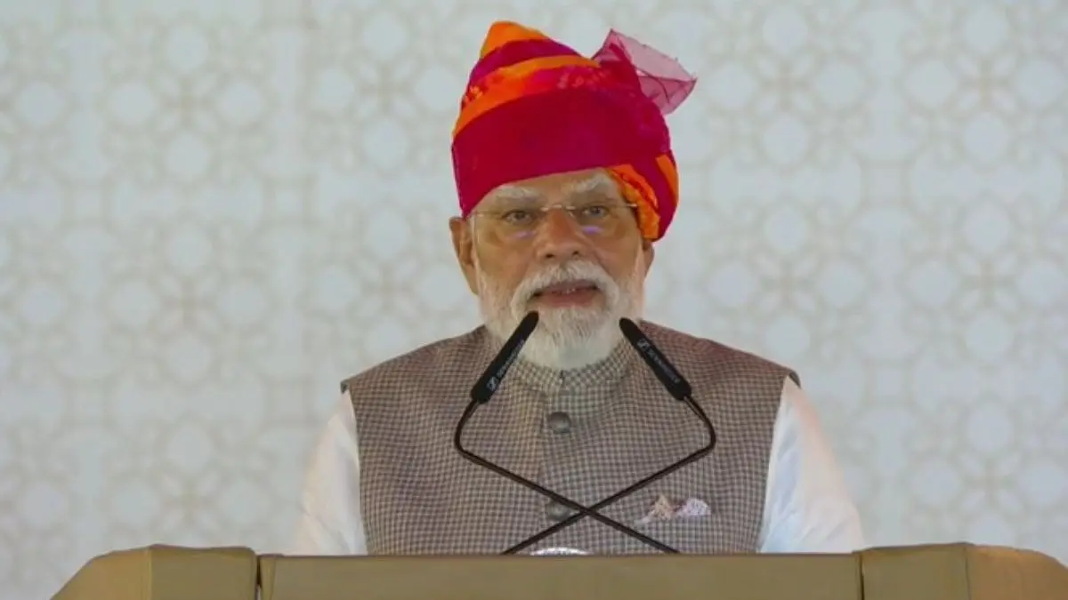 'कम समय में हमने 11 लाख घरों को PNG से जोड़ दिया, घरेलू LPG सिलेंडरों की कीमत 2000 तक जा सकती थी लेकिन...',ईंधन संकट पर बोले PM मोदी PM Modi