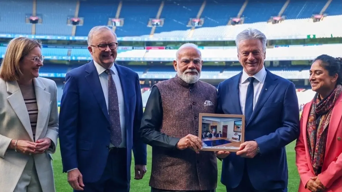 Nostalgic Reunion At MCG, PM Modi Gifts Steve Waugh Rare Two-decade-old Framed Photo PM Modi Gifts Steve Waugh Rare Two-decade-old Framed Photo