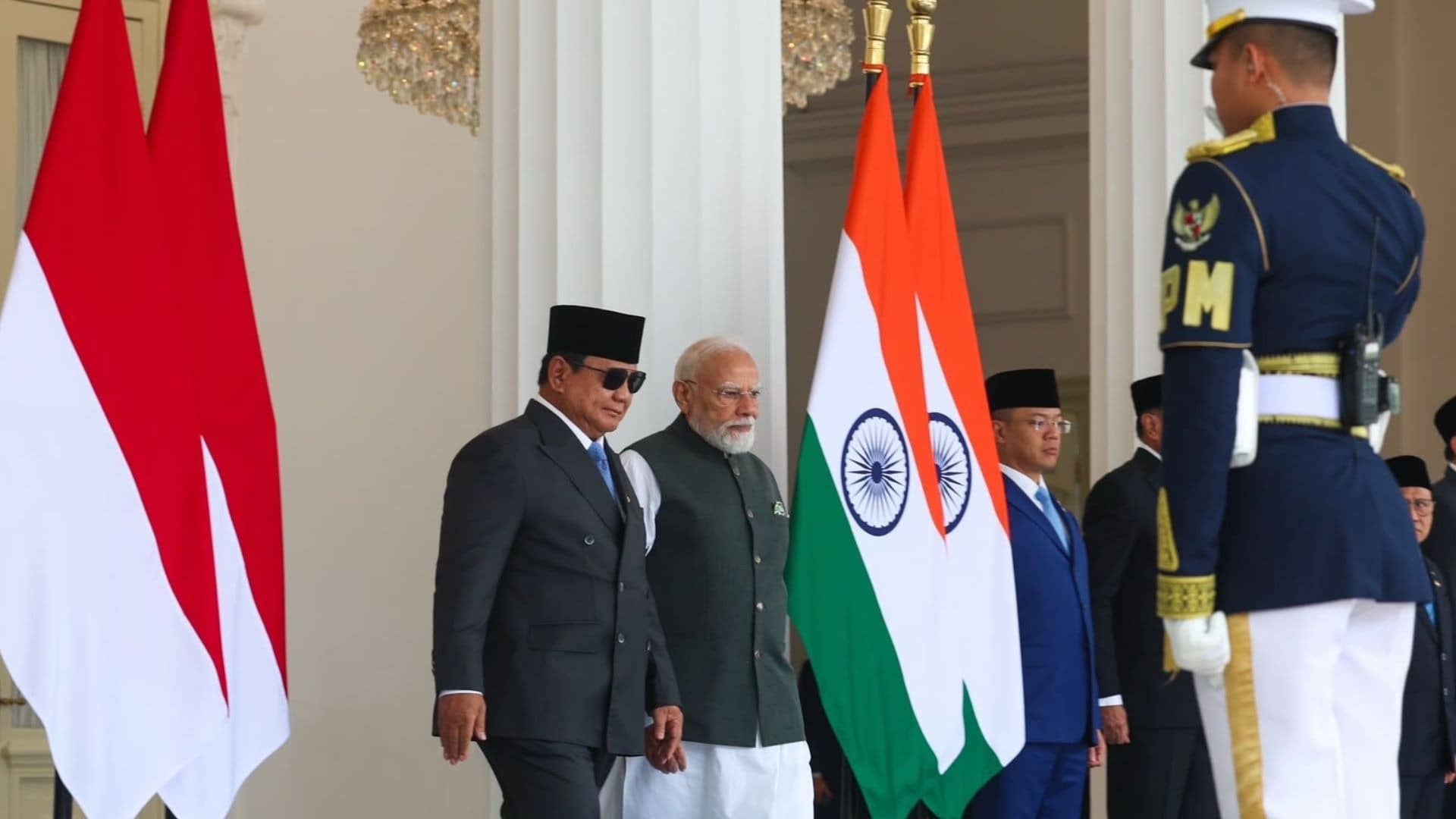 इंडोनेशिया में PM मोदी का बड़ा सम्मान: 'बिंतांग आदिपूर्णा' मेडल से नवाजा गया, भारत संग कई अहम समझौतों पर हुए हस्ताक्षर