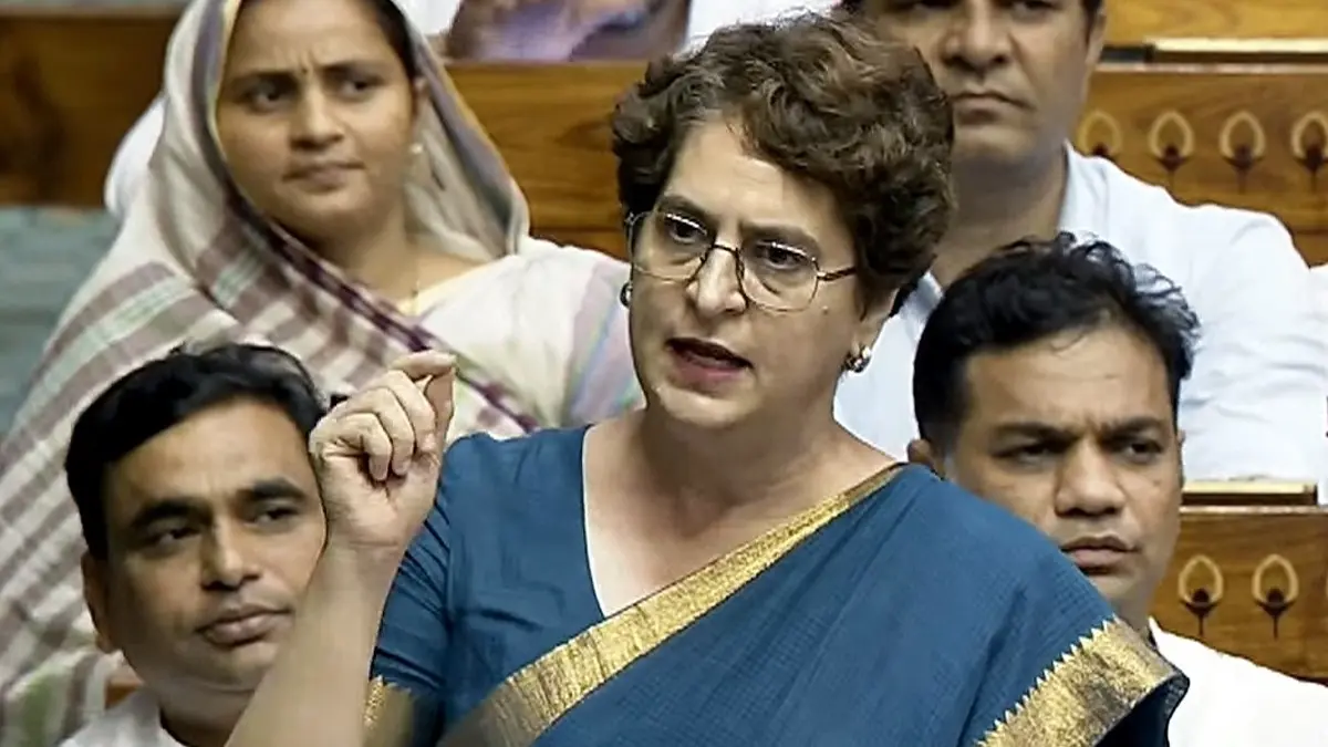 Anti Paper Leak Bill Debate: प्रह्लाद जोशी पर प्रियंका गांधी के बयान पर लोकसभा में जोरदार हंगामा, किरेन रिजिजू बोले- यह चरित्र हनन है, क्षमा मांगें... Priyanka Gandhi