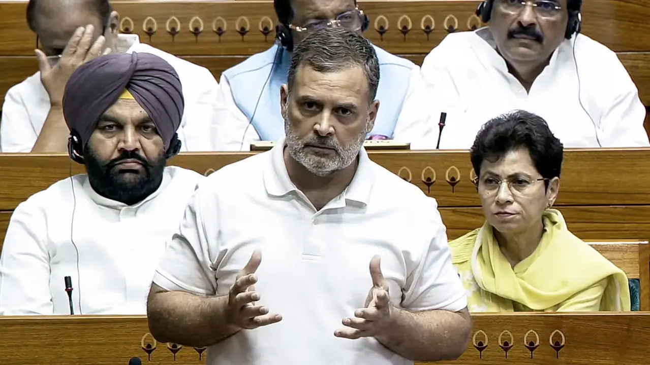 Anti Paper Leak Bill Debate: राहुल गांधी के बयान पर संसद में हंगामा, किरेन रिजिजू बोले- उन्होंने झूठे आरोप लगाए, माफी मांगें Rahul Gandhi in Parliament