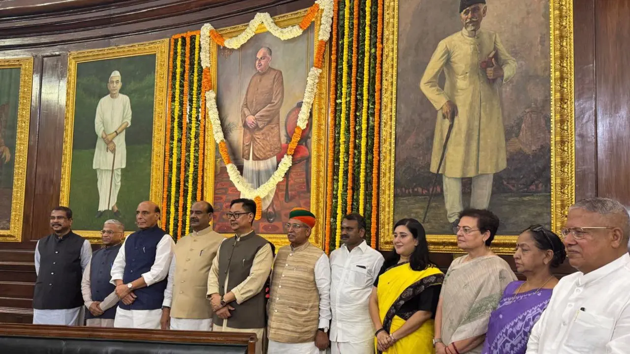 'निडर नेतृत्व, अटूट देशभक्ति और निस्वार्थ जनसेवा...', श्यामा प्रसाद मुखर्जी की 125वीं जयंती पर राजनाथ सिंह ने यूं किया याद, दी श्रद्धांजलि Rajnath Singh on Shyama Prasad Mukherjee 125th Birth Anniversary