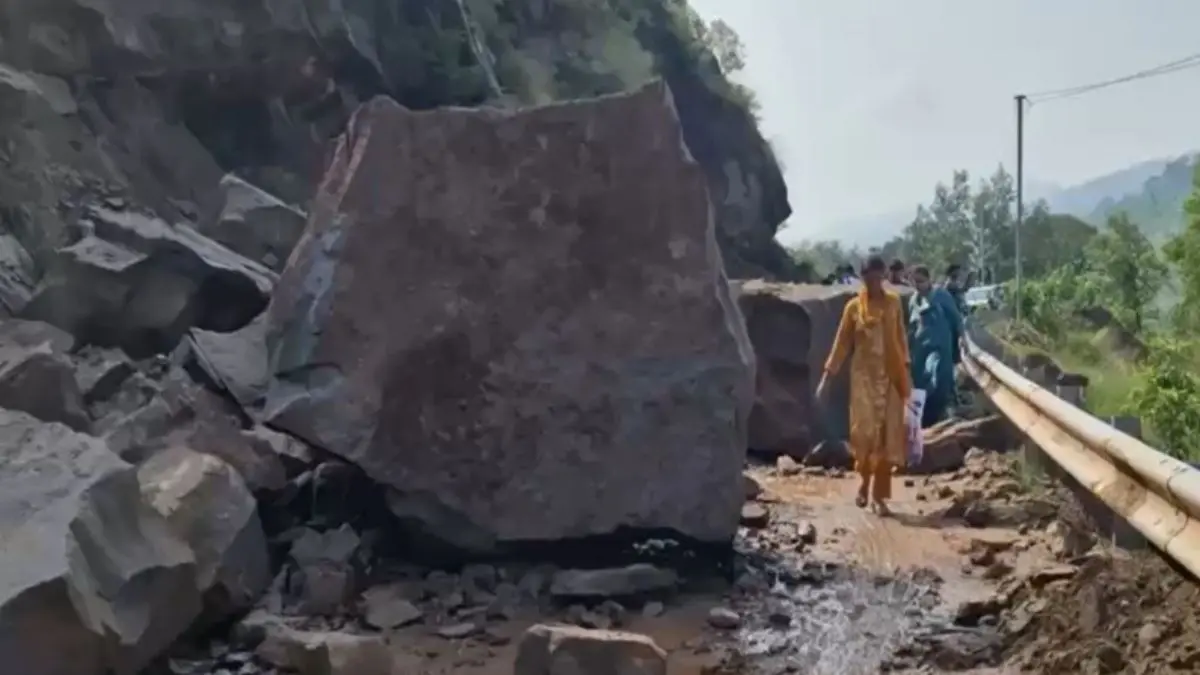 Ramnagar-Udhampur Road Blocked After Landslide Near Kaugha; Debris Clearance Underway Ramnagar-Udhampur Road Blocked After Landslide Near Kaugha; Debris Clearance Underway