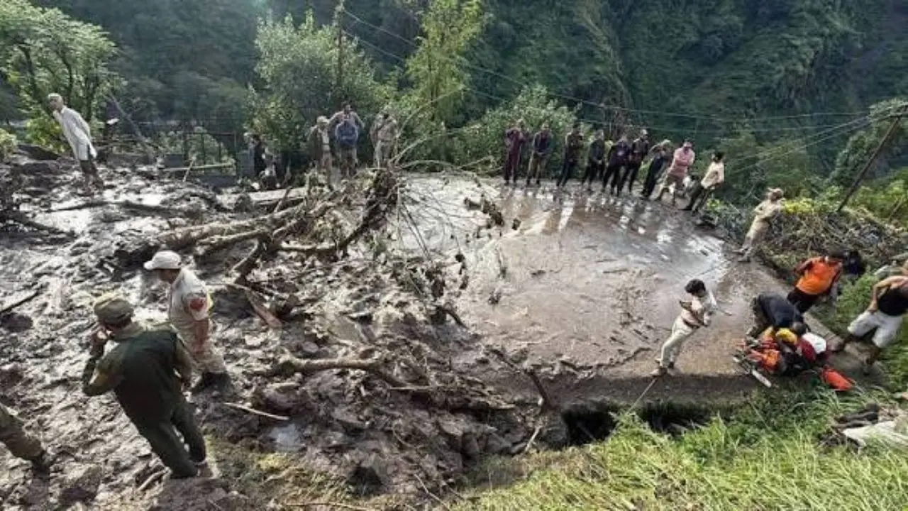 Meteorological Department Issues Red Alert as Jammu and Kashmir Brace for Torrential Rains, Floods, and Landslides Red Alert Issued for J&K Weather