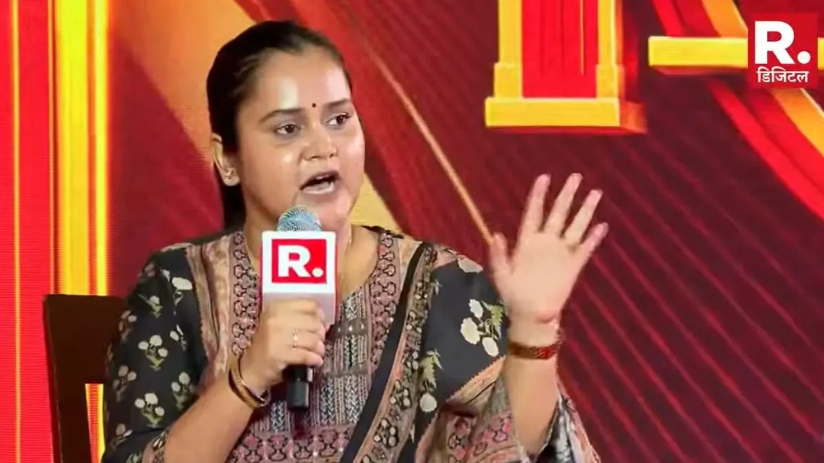 'राम राम मानो, अल्लाह मानो लेकिन इस देश का हो जाओ, सनातन हमें लड़ना नहीं सिखाता...', पहलगाम हमले की पीड़िता ऐशान्या द्विवेदी ने युवाओं से की अपील, VIDEO republic-bharat-manthan-summit-2026 pahalgam-victim-aishanya-dwivedi-message-to-youth about sanatan dharam