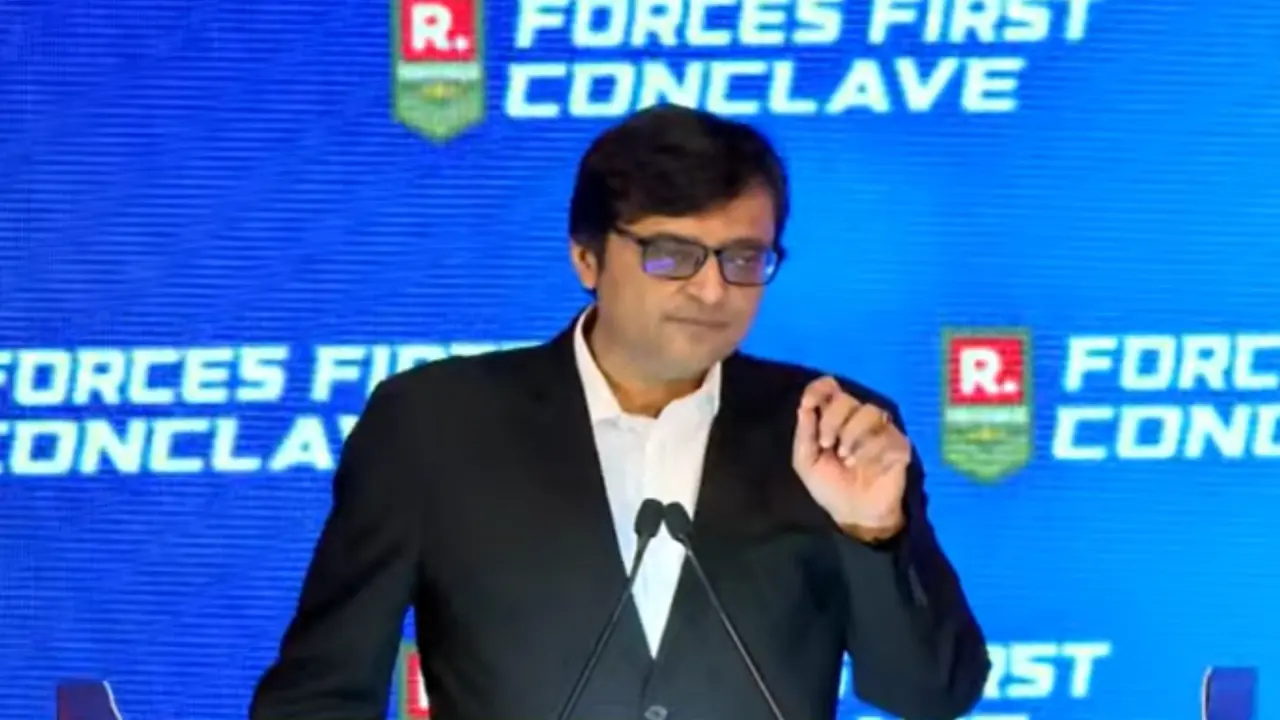 'रिपब्लिक 100% स्वदेशी कंपनी है, पत्रकार ही इसे चलाते हैं और वही मालिक हैं', Forces First Conclave में बोले अर्नब गोस्वामी Republic Editor in Chief Arnab Goswami