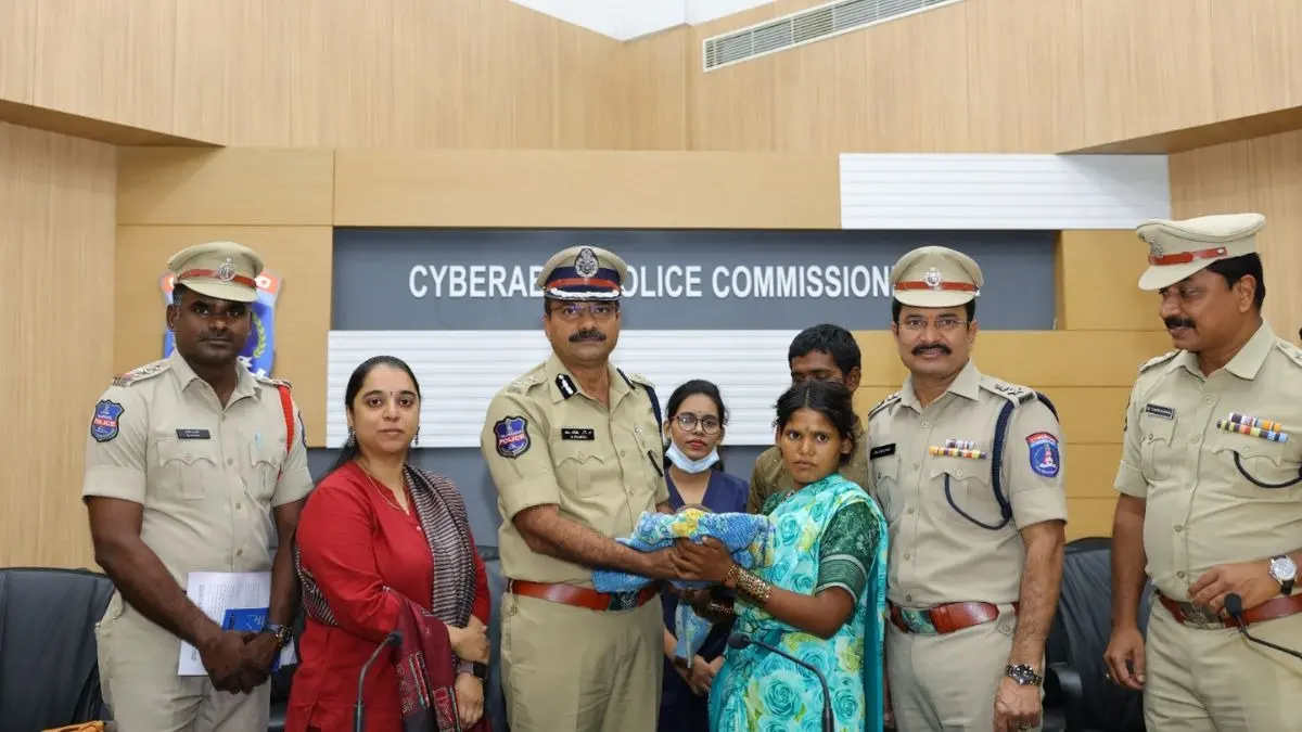 Snatched From Mother's Lap, Rescued in 72 Hours: Hyderabad Infant Reunited with Family as Police Bust Child Trafficking Gang, 5 Arrested Snatched From Mother's Lap, Rescued in 72 Hours: Hyderabad Infant Reunited with Family as Police Bust Inter-State Child Trafficking, 5 Arrested