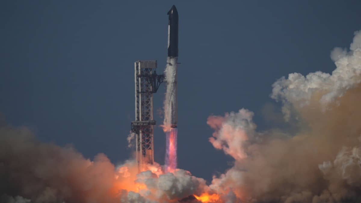 SpaceX Starship V3 Test Flight Launches 20 New Starlinks From Texas, Booster Crashes Into Gulf Of Mexico
