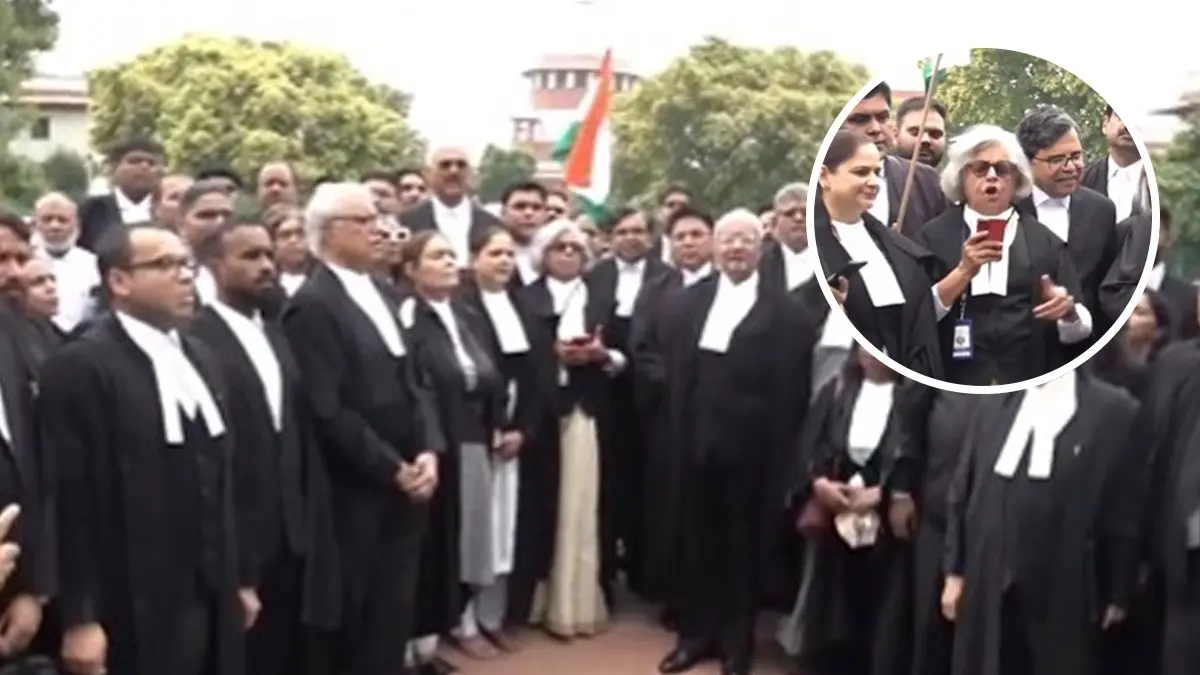 Supreme Court Lawyers Recite Preamble in 'Save Democracy, Save Constitution' Campaign Supreme Court Lawyers Recite Preamble in 'Save Democracy, Save Constitution' Campaign