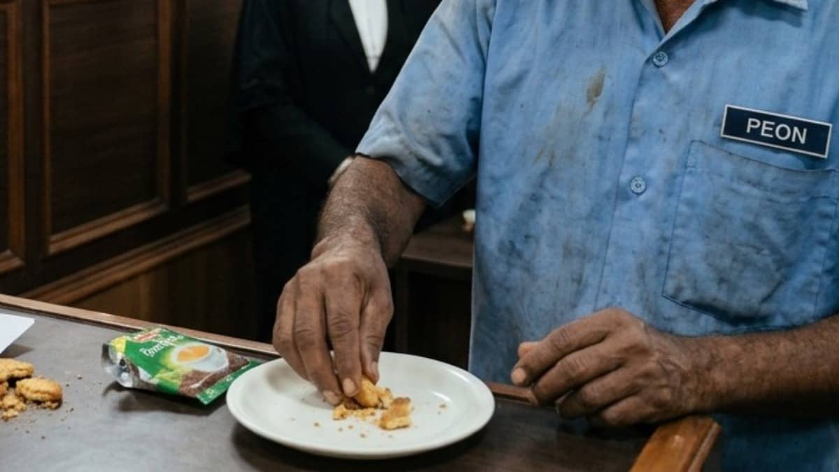Tea Powder, Leftover Biscuits, and 17 Years of Service: Jharkhand HC Slams Peon's Sacking as 'Injustice Brimming With Insensitivity'