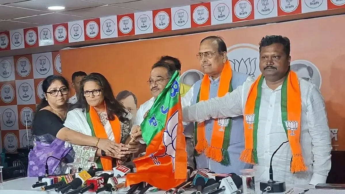 BREAKING: ममता बनर्जी को फिर लगा बड़ा झटका, सुखेंदु शेखर, सुष्मिता देव समेत 3 पूर्व TMC सांसद BJP में हुए शामिल TMC Rajya Sabha MPs Sushmita Dev Prakash Chik Baraik and Sukhendu Sekhar Roy join BJP