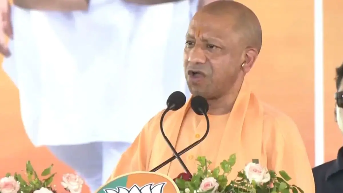 लखनऊ में विपक्षी पार्टियों पर गरजे CM योगी, बोले- भारत की आस्था पर हमला कर रहे ये लोग UP CM Yogi targets Oppn amid Ram Temple donation theft row