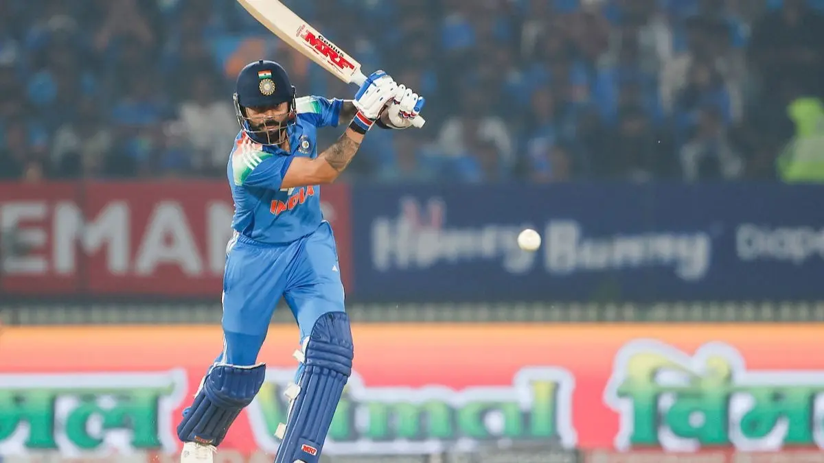 IND vs ENG 2nd ODI: भारत की पारी लड़खड़ाई तो विराट कोहली ने गाड़ा खूंटा, इंग्लैंड के खिलाफ ये कारनामा करने वाले सचिन के बाद बने दूसरे खिलाड़ी VIRAT KOHLI Most matches played in International cricket
