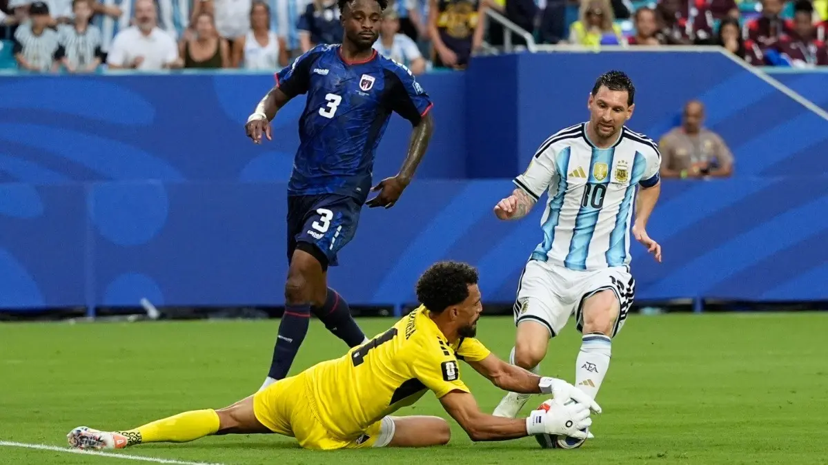 FIFA World Cup 2026: Cape Verde Goalkeeper Vozinha Recalls Emotional Messi Moment After Argentina Clash Vozinha save Lionel Messi's shot