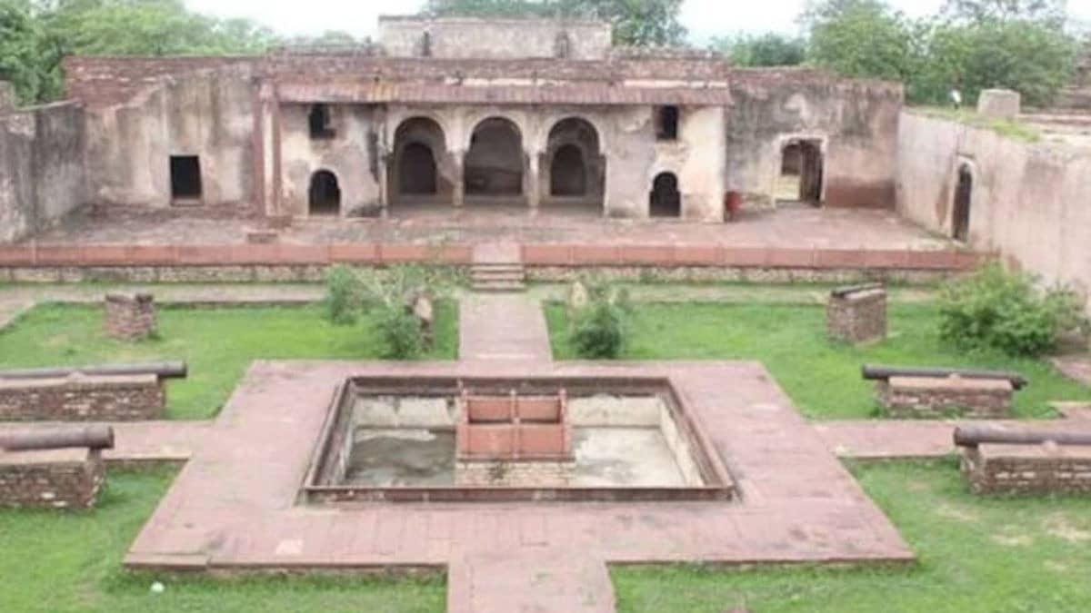 republicworld.com - Nidhi Sinha - Wrapped In Mattresses, Pushed 3000 Feet Downhill: How Thieves Stole 400-Year-Old Cannon Weighing 3,500 Kg From Historic Narwar Fort