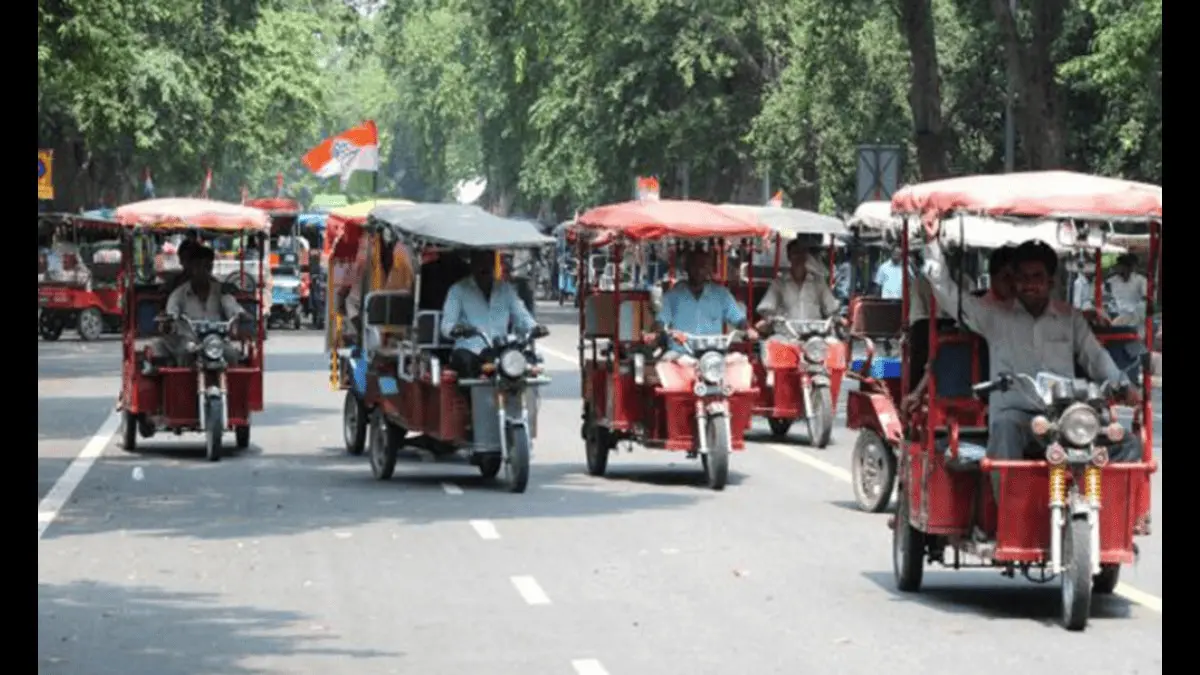 Ujjain Police Arrest Man For Extorting E-Rickshaw Drivers Using BAT-BMS Mobile App X