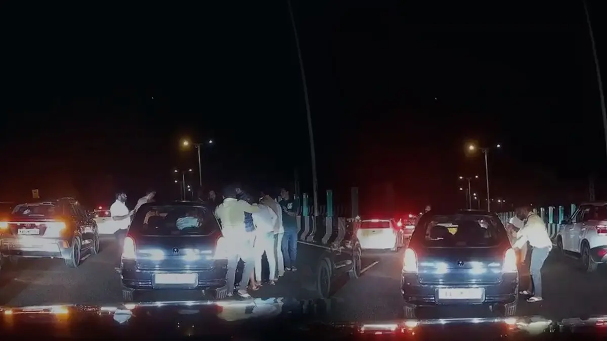 Highway Horror: Family Brutally Attacked on Bengaluru–Mysuru Expressway, Viral Dashcam Captures Shocking Assault X