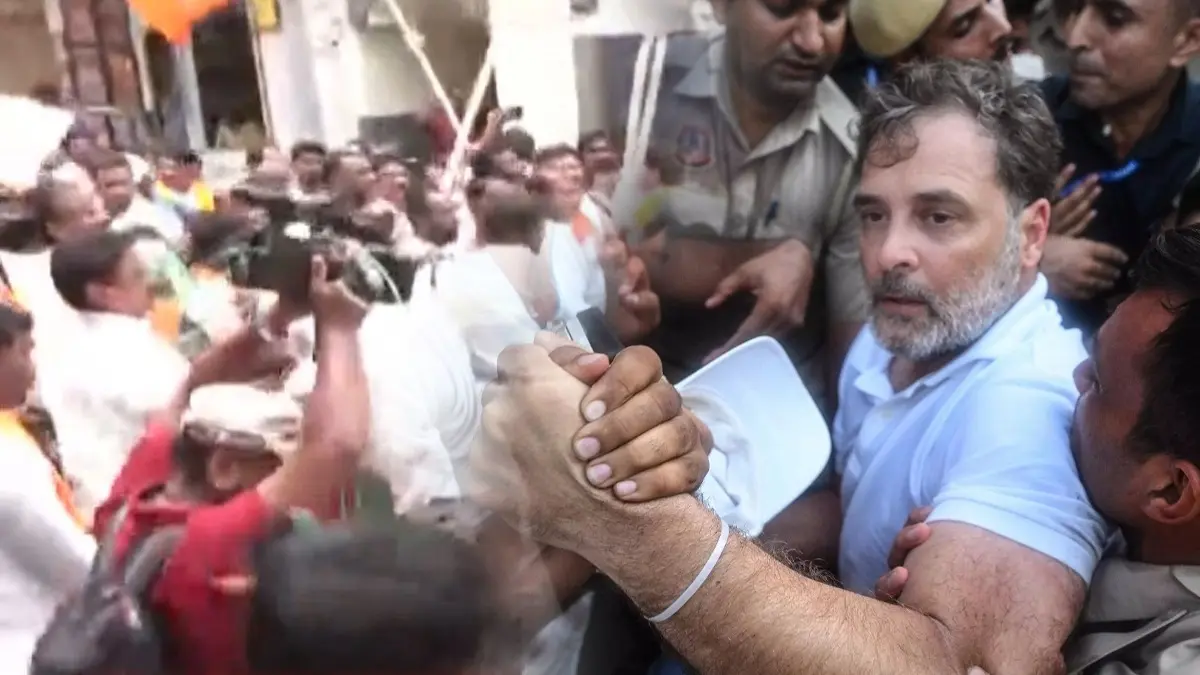 Political Tensions Flare: BJP, Congress Workers Clash in Vijayawada Over Rahul Gandhi's Protest Outside PM Modi's Residence X