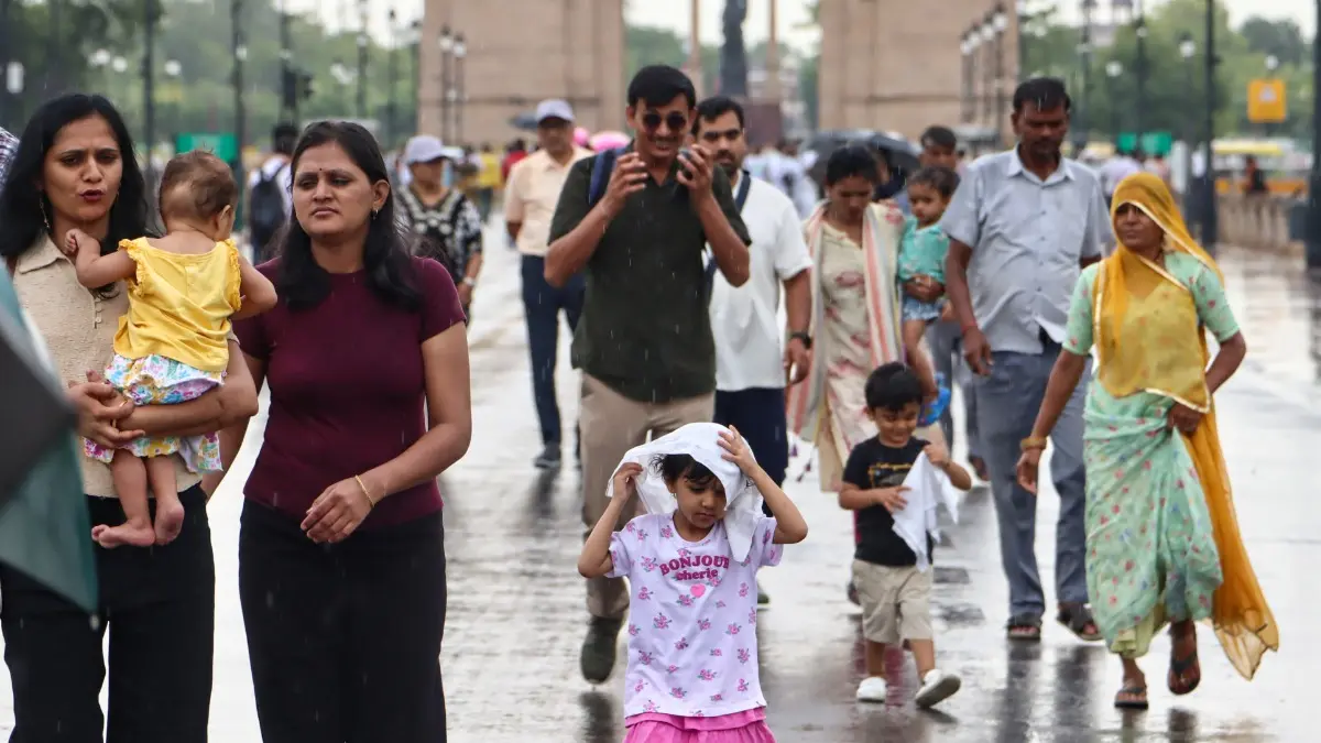 Yellow Alert For Delhi-NCR As Monsoon Nears; IMD Forecasts Rain, Thunderstorms To Bring Relief From Scorching Heat Yellow Alert For Delhi-NCR As Monsoon Nears; IMD Forecasts Rain, Thunderstorms To Bring Relief From Scorching Heat