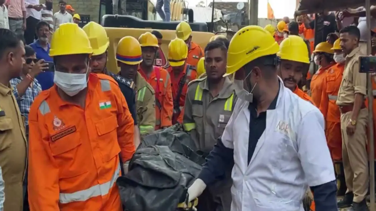 16-year-old Girl Stuck in Borewell Declared Brought Dead at Hospital After Rescue Efforts in UP's Kanpur 16-year-old Girl Stuck in Borewell Declared Brought Dead at Hospital After Rescue Efforts in UP's Kanpur
