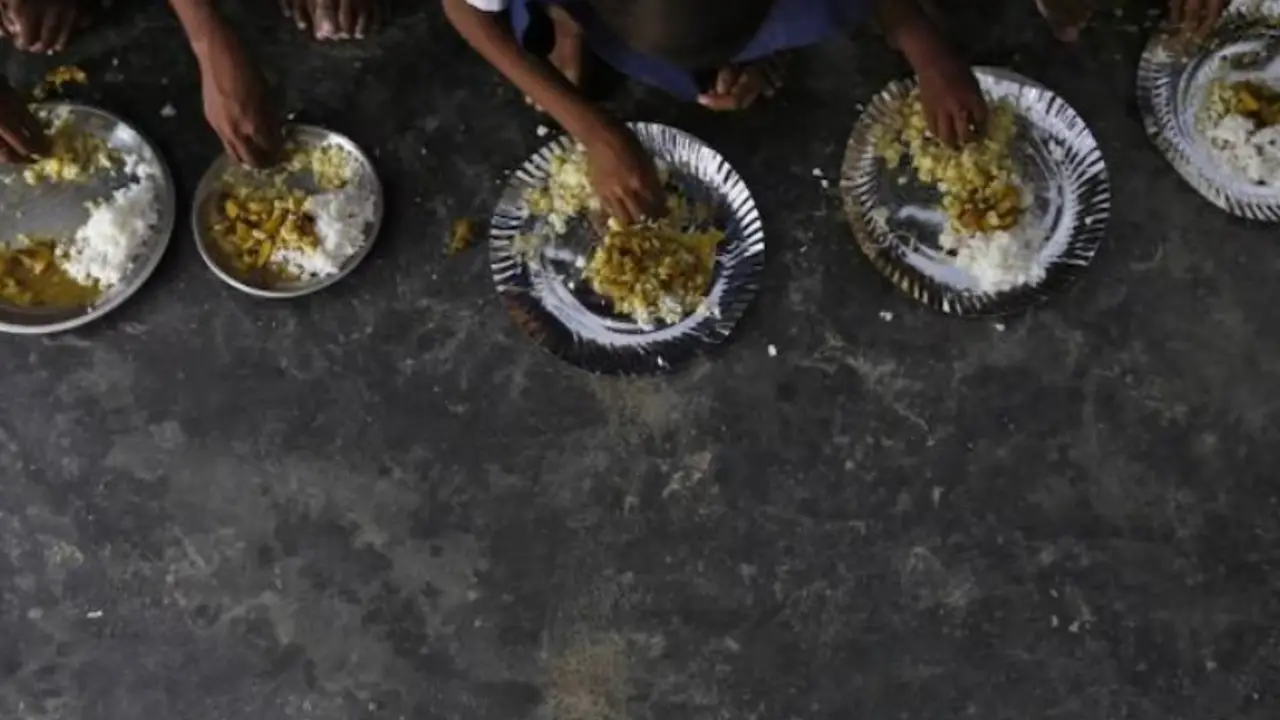 34 Children Fall Ill After Detergent Mixed in Mid-Day Meal Instead of Salt at Nalanda School 34 Children Fall Ill After Detergent Mixed in Mid-Day Meal Instead of Salt at Nalanda School