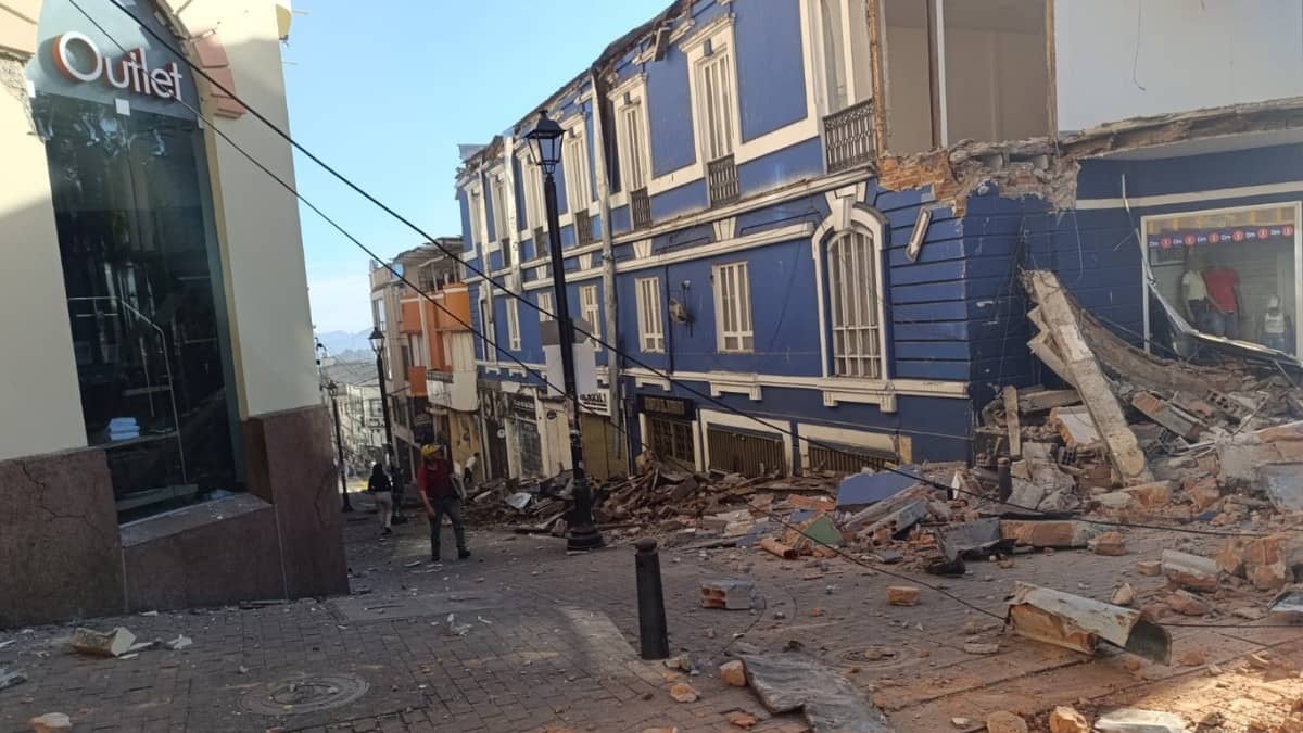 7.4-Magnitude Earthquake Strikes Western Colombia