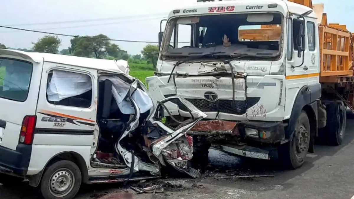 8 Killed, Over 25 Injured After Truck Collides with Pick-Up Vehicle in MP's Bhind