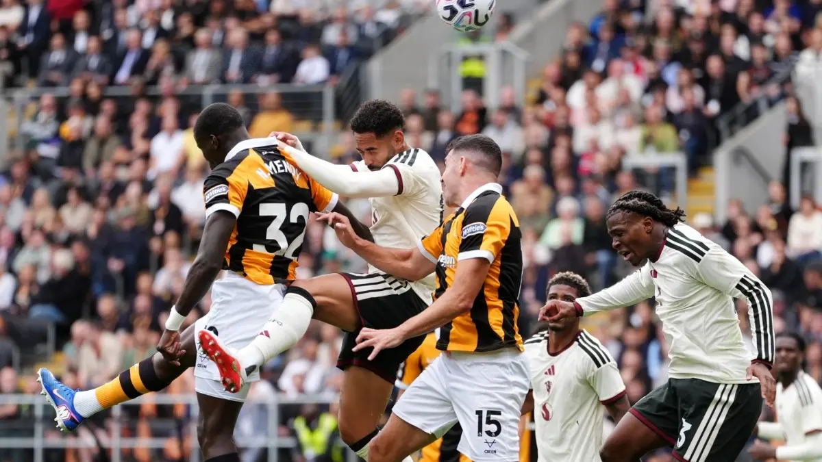 Premier League: Newly Promoted Hull City Pull Off Massive 2-0 Upset Over Manchester United A glimpse from Hull City vs Manchester United encounter