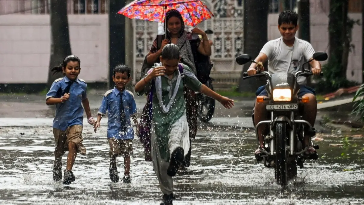 All Prayagraj Schools Closed on Aug 18 Amid Torrential Rain, Severe Waterlogging All Prayagraj Schools Closed on Aug 18 Amid Torrential Rain, Severe Waterlogging
