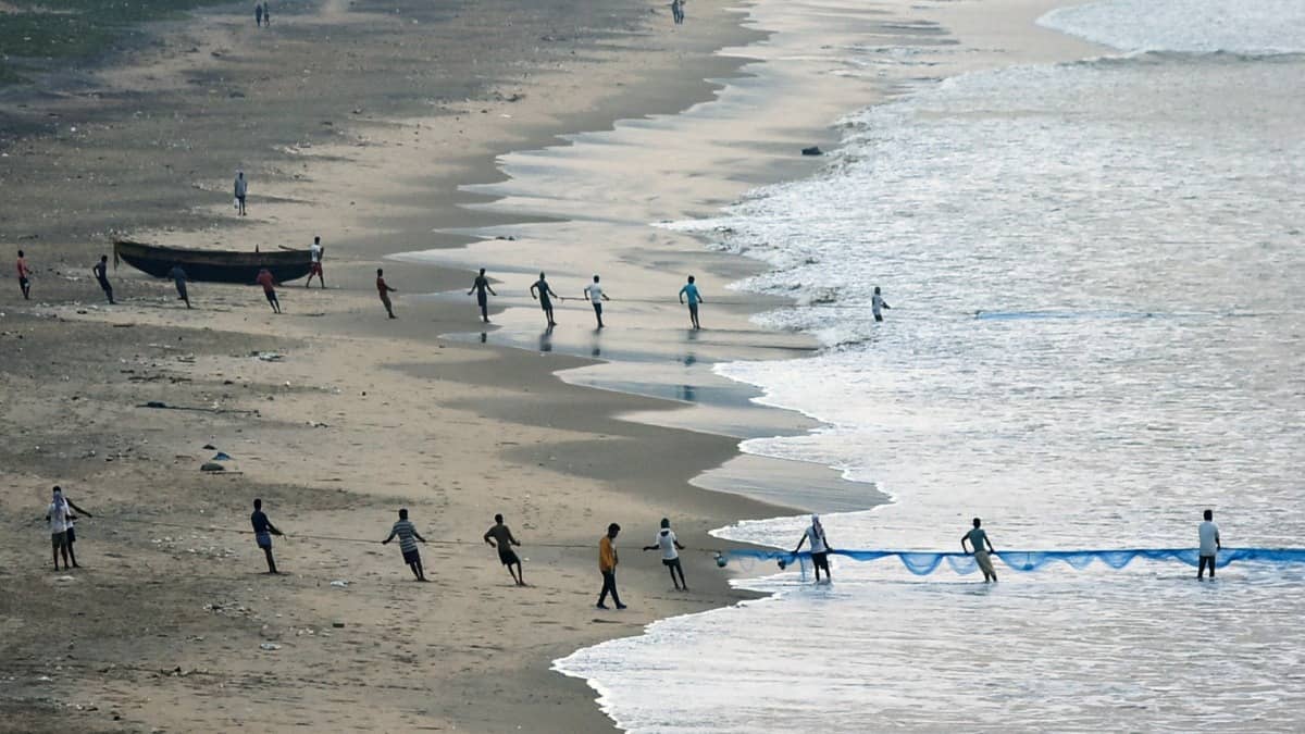 Andhra Pradesh: 8 Fishermen Missing After Setting Out from Odalarevu in Konaseema