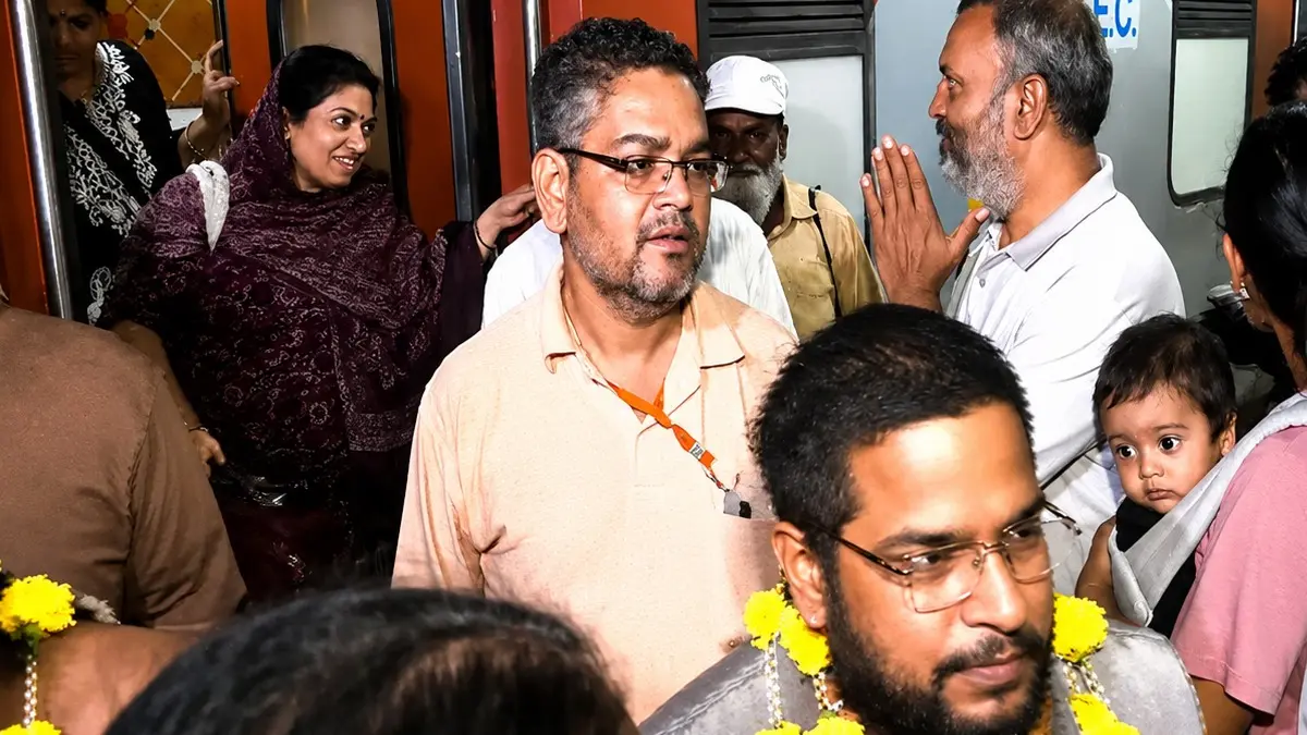 Around 100 Tourists Stranded in Flood-Hit Nepal Return Safely to Nagpur; Pilgrims Recall Narrow Escape Around 100 Tourists Stranded in Flood-Hit Nepal Return Safely to Nagpur; Pilgrims Recall Narrow Escape
