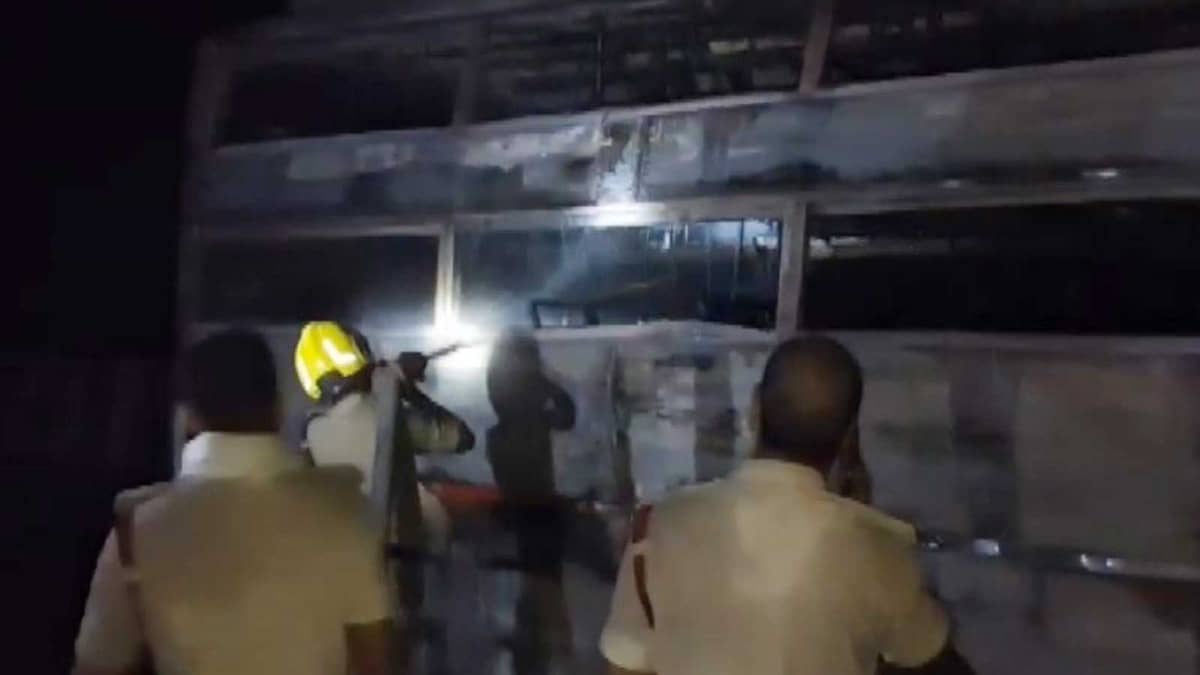 Bihar: Bus Catches Fire on NHh-27 Overbridge in Muzaffarpur, 35 Passengers Evacuated