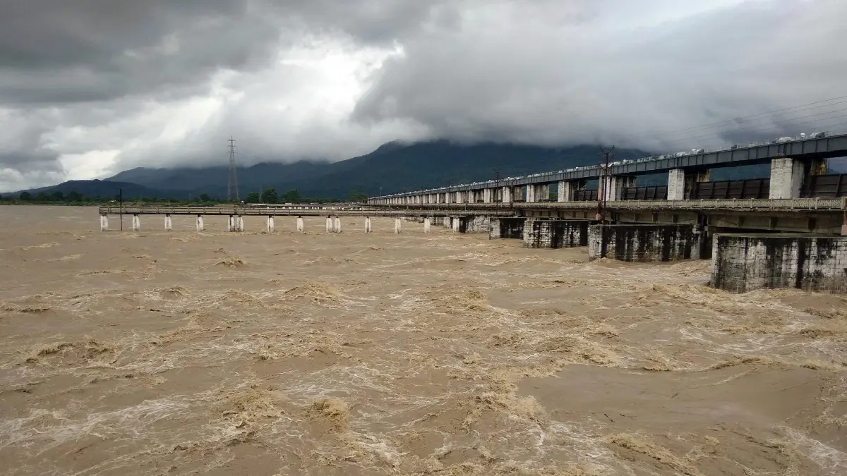 Bihar on Alert As Gandak River Water Level Rises, Poses Flash-Flood Risk; Chief Secretary Chairs High-Level Meet Bihar on Alert As Gandak River Water Level Rises, Poses Flash-Flood Risk; Chief Secretary Chairs High-Level Meet