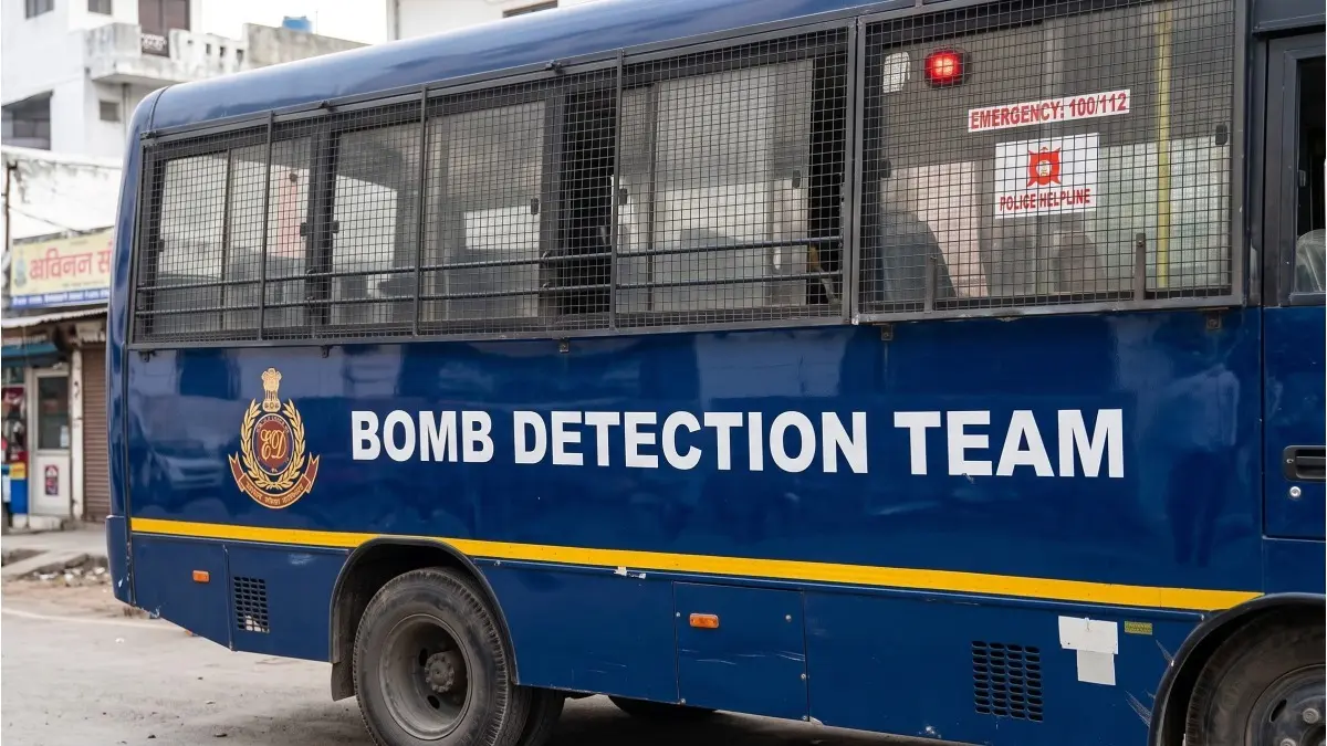 Bomb Threat Email Sent To Mumbai Mayor; Police Launch Probe Ahead of Independence Day Bomb Threat Email Sent To Mumbai Mayor; Police Launch Probe Ahead of Independence Day