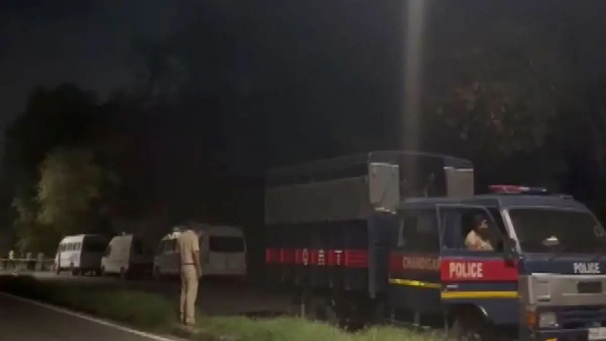 चंडीगढ़ में बड़ी आतंकी साजिश नाकाम: संदिग्ध IED और हथियार बरामद, 3 गिरफ्तार Chandigarh Police recover suspected IED and firearm