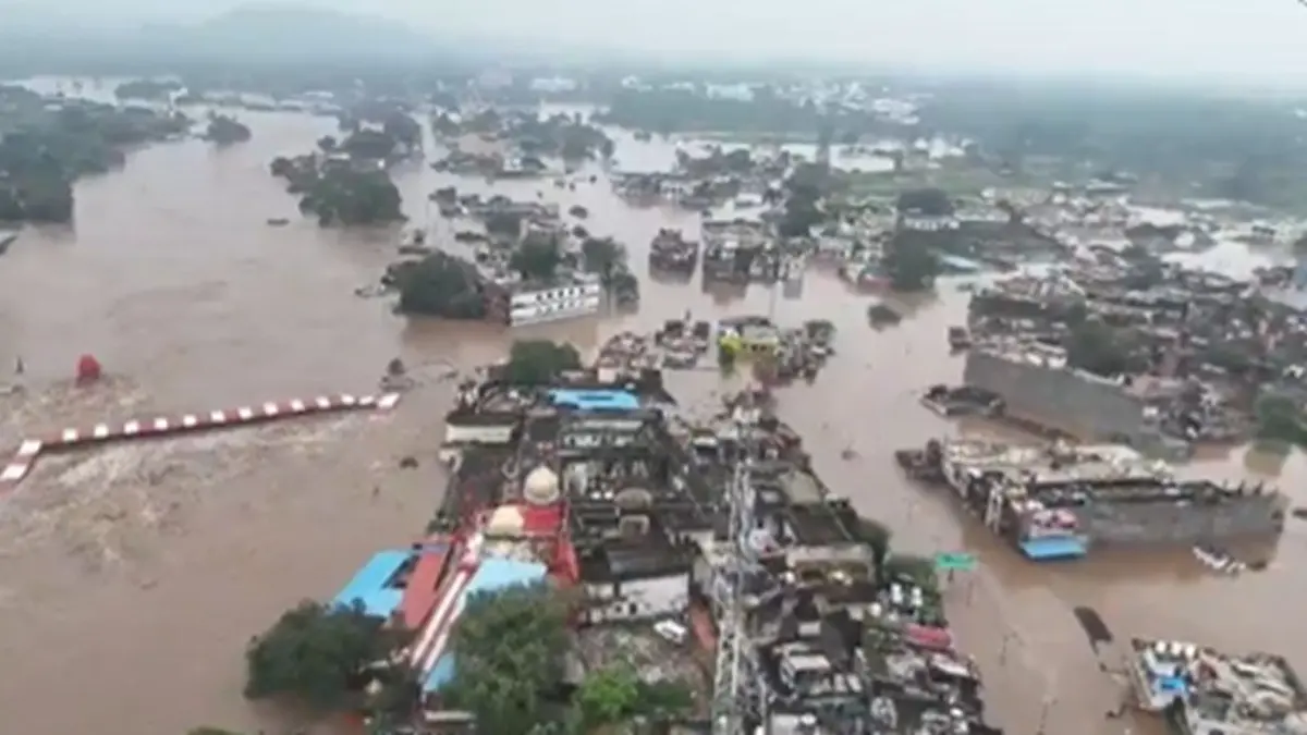 Chitrakoot Flood-Like Situation: 400 Evacuated, 16 Villages Affected As Mandakini Crosses Danger Mark Chitrakoot Flood-Like Situation: 400 Evacuated, 16 Villages Affected As Mandakini River Breaks 2003 Record