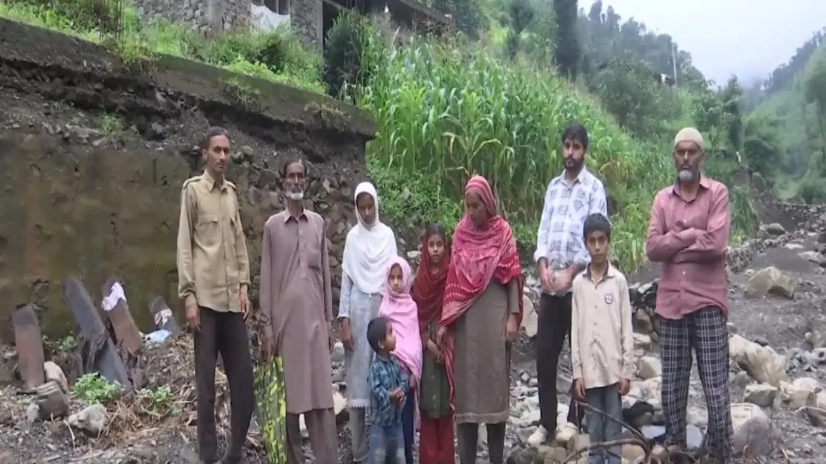 Cloudburst Triggers Devastating Flash Flood in J-K's Rajouri: 4 Dead, Houses and Infrastructure Washed Away Cloudburst Triggers Devastating Flash Flood in J-K's Rajouri: 4 Dead, Houses and Infrastructure Washed Away
