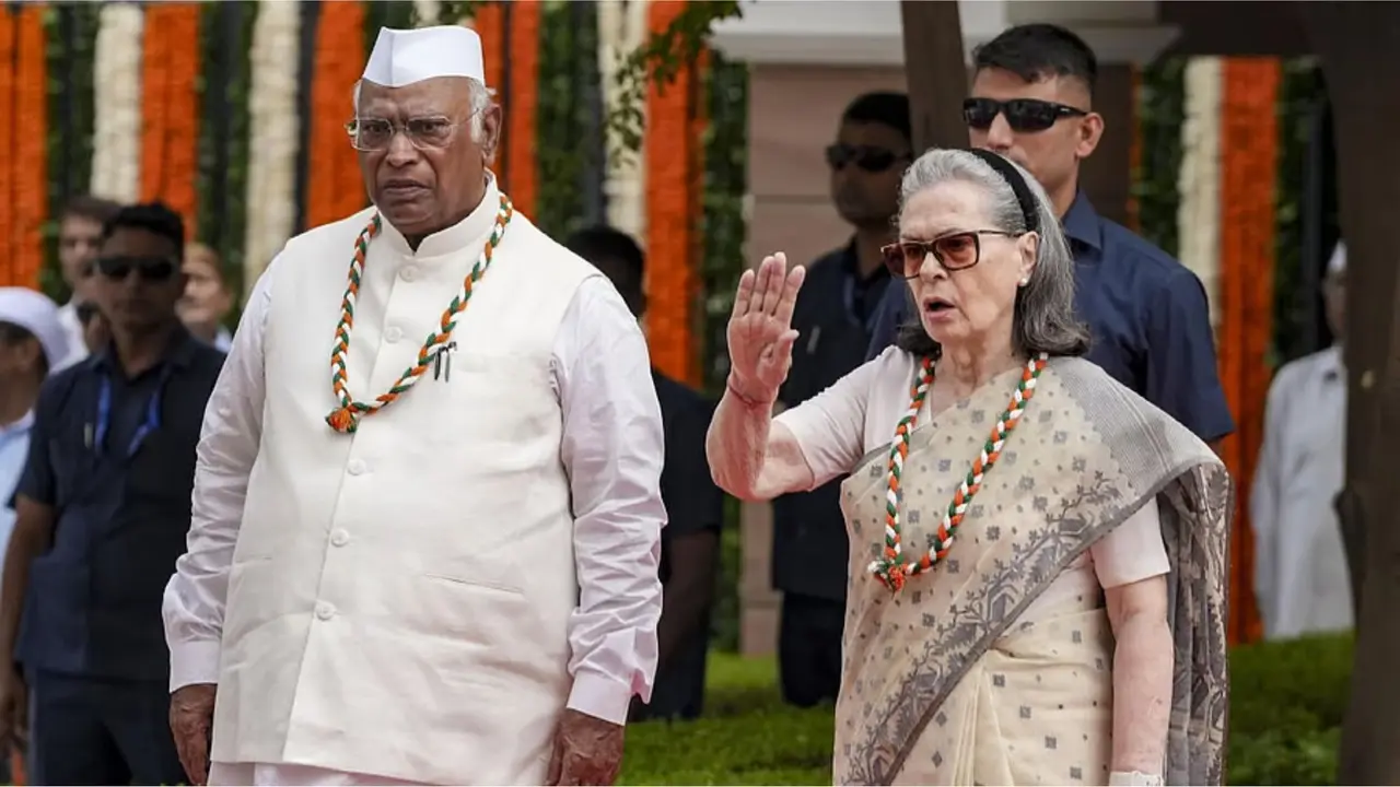 Vande Mataram Row: सोनिया गांधी के खिलाफ भाजपा नेता ने दर्ज कराई शिकायत, जानिए क्या-क्या लगाए हैं आरोप? Complaint Filed Against Sonia Gandhi Over Alleged Disrespect To ‘Vande Mataram’