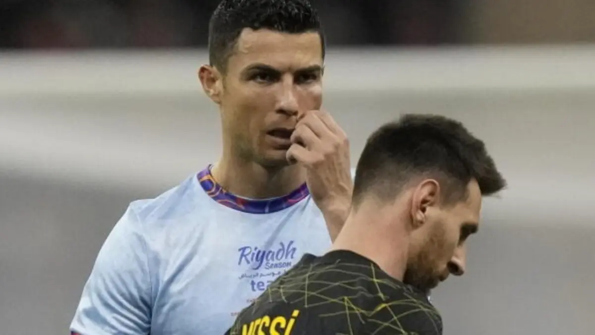 Cristiano Ronaldo Consoles Lionel Messi After Father Jorge's Death: 'A Huge Hug To You' Cristiano Ronaldo and Lionel Messi