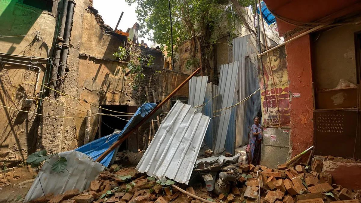 Delhi Building Collapse: करोल बाग में बड़ा हादसा, भरभराकर गिरी पुरानी इमारत, हादसे में एक की मौत; तीन गंभीर रूप से घायल Delhi Building Collapse