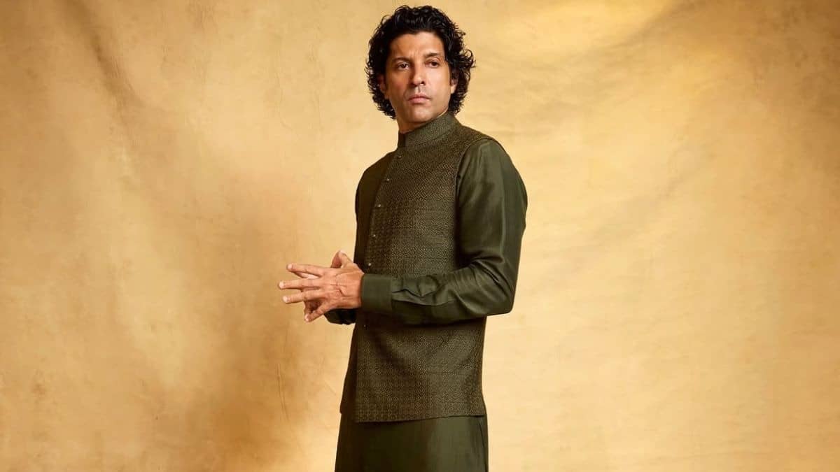 Farhan Akhtar Backs Out Of Lalkaara