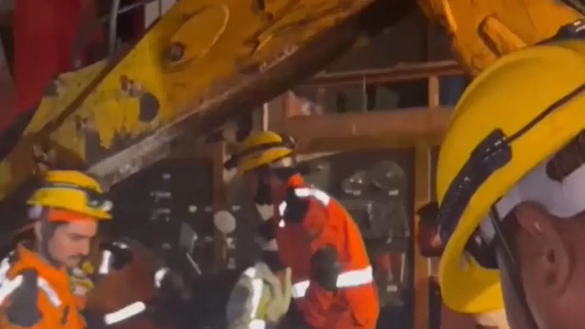 Ghaziabad Hardware Shop Roof Collapses In Loni, 1 Killed, 2 Injured Ghaziabad Hardware Shop Roof Collapses In Loni, 1 Killed, 2 Injured